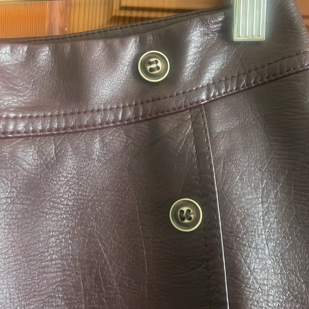 Burgundy PU Leather skirt NWOT - Picture 4 of 9